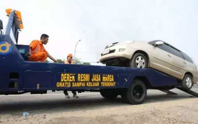 Biaya derek mobil di tol